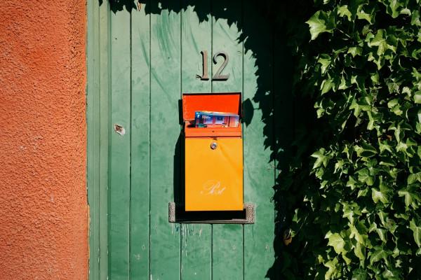 INGATLANT KERESEK! - KI ÜZENT A POSTALÁDÁBAN?